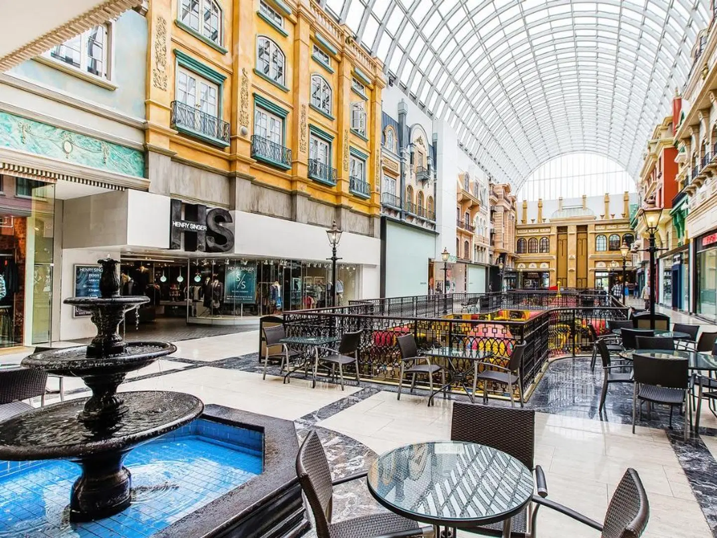 West Edmonton Mall Inn LOUNGE_LOBBY