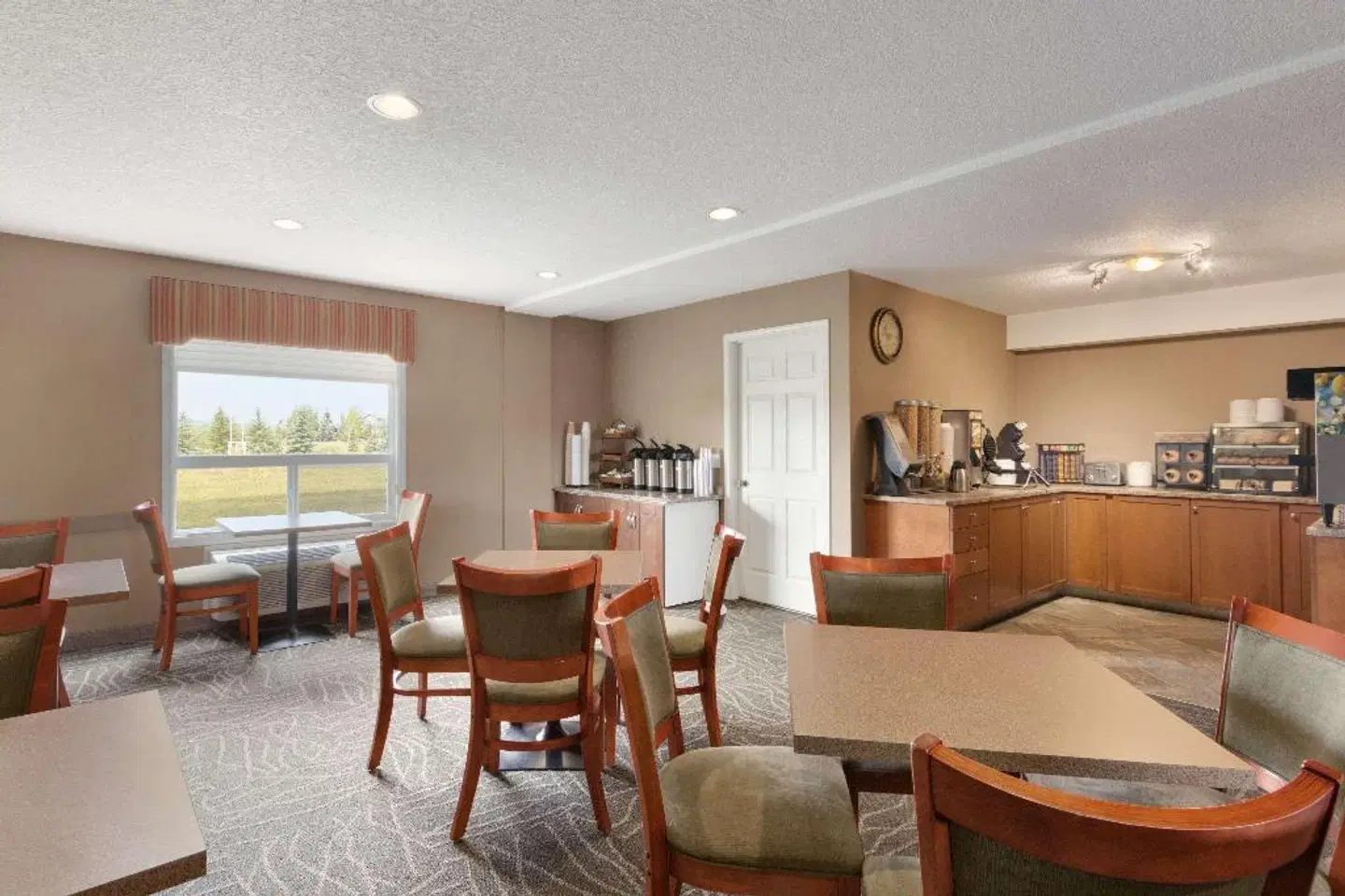 Days Inn & Suites by Wyndham Cochrane LOUNGE_LOBBY