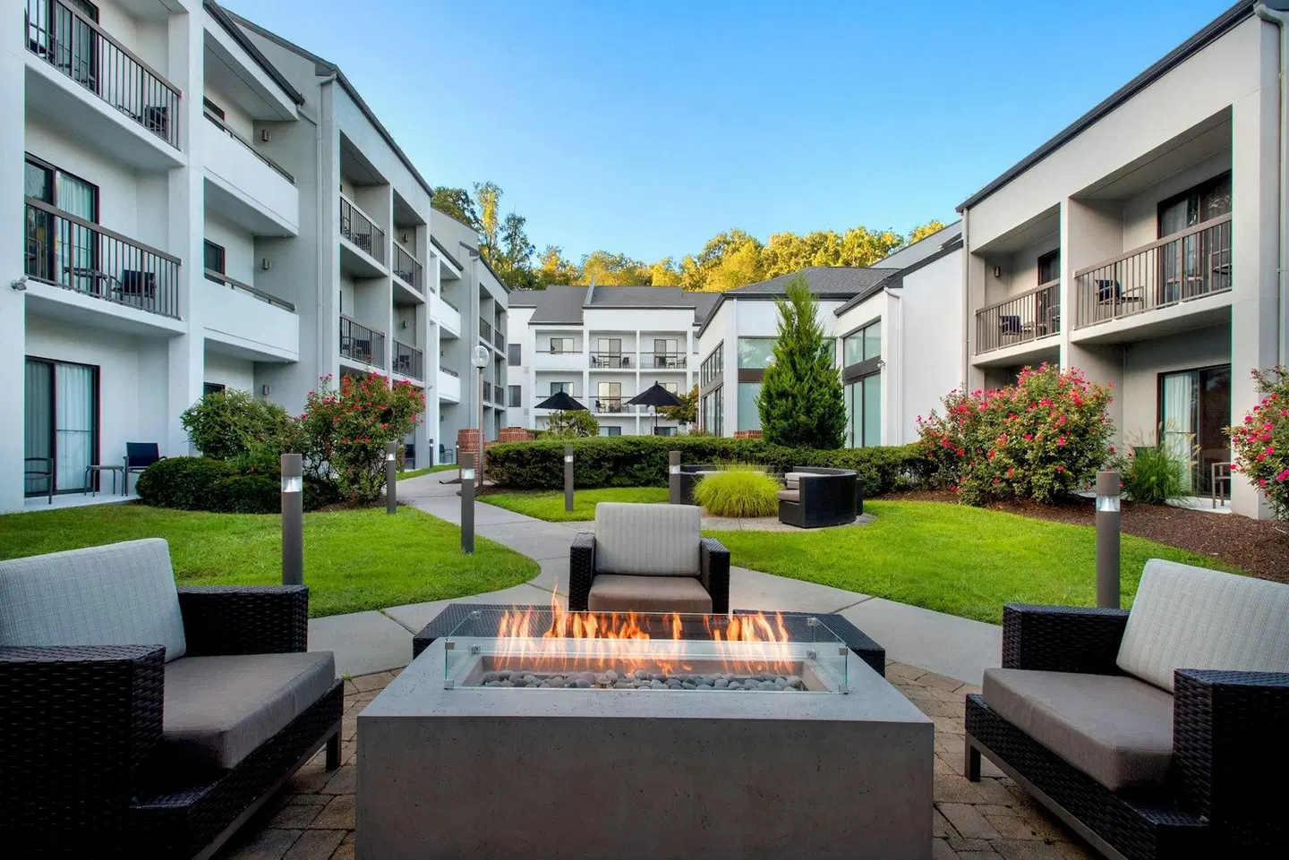 Courtyard by Marriott Tarrytown Westchester County EXTERIOR