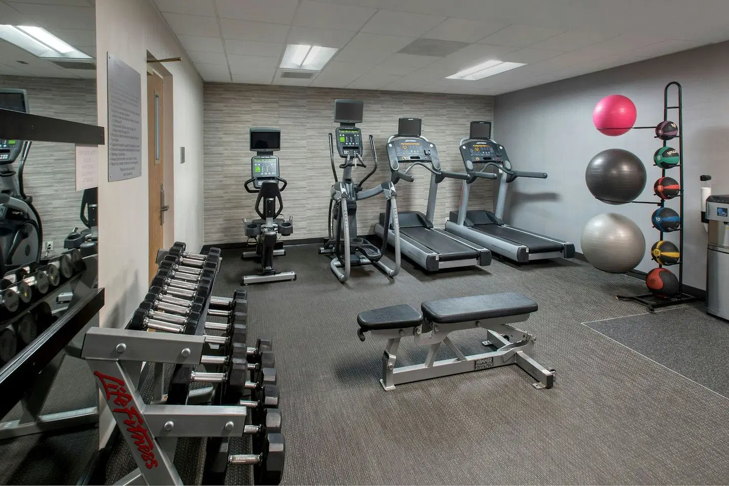 Courtyard by Marriott Tarrytown Westchester County SPORTS_AND_LEISURE