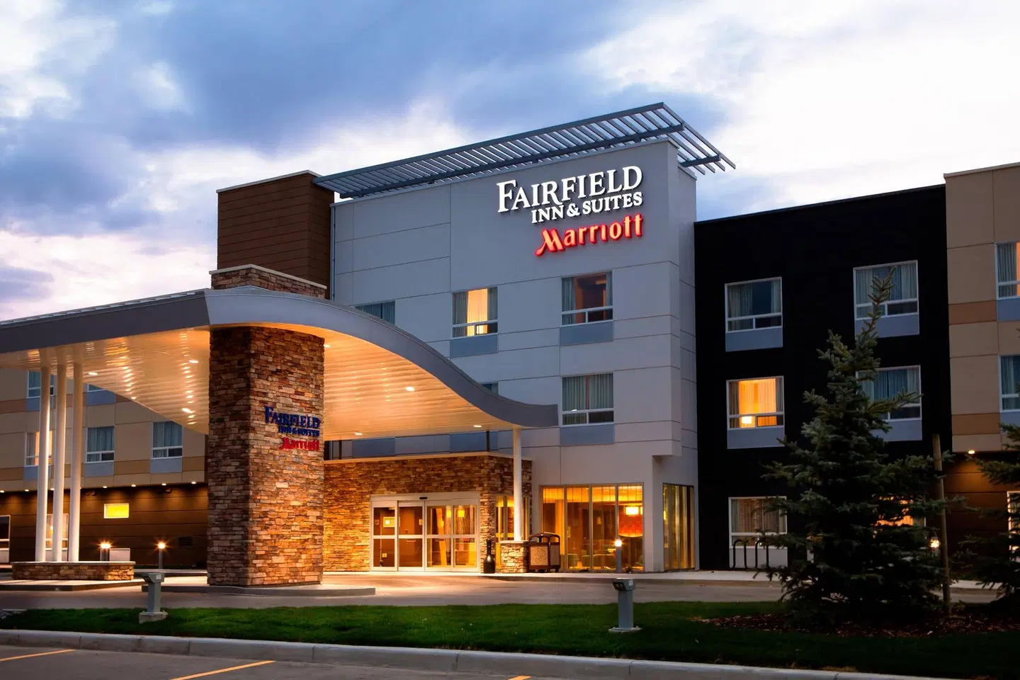 Fairfield by Marriott Inn & Suites Lethbridge EXTERIOR