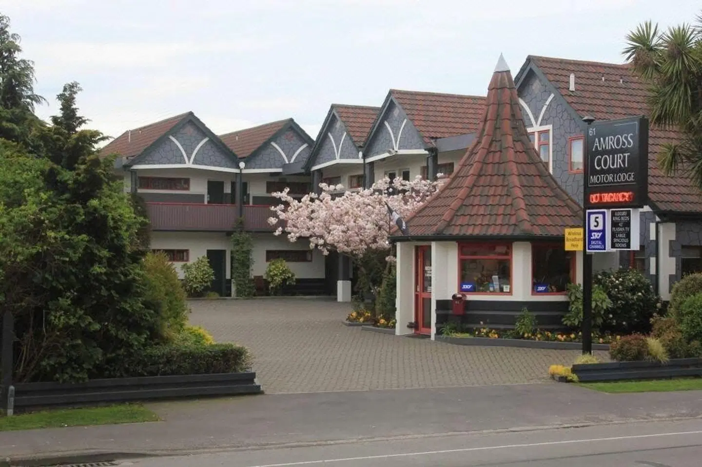 Amross Court Motor Lodge EXTERIOR