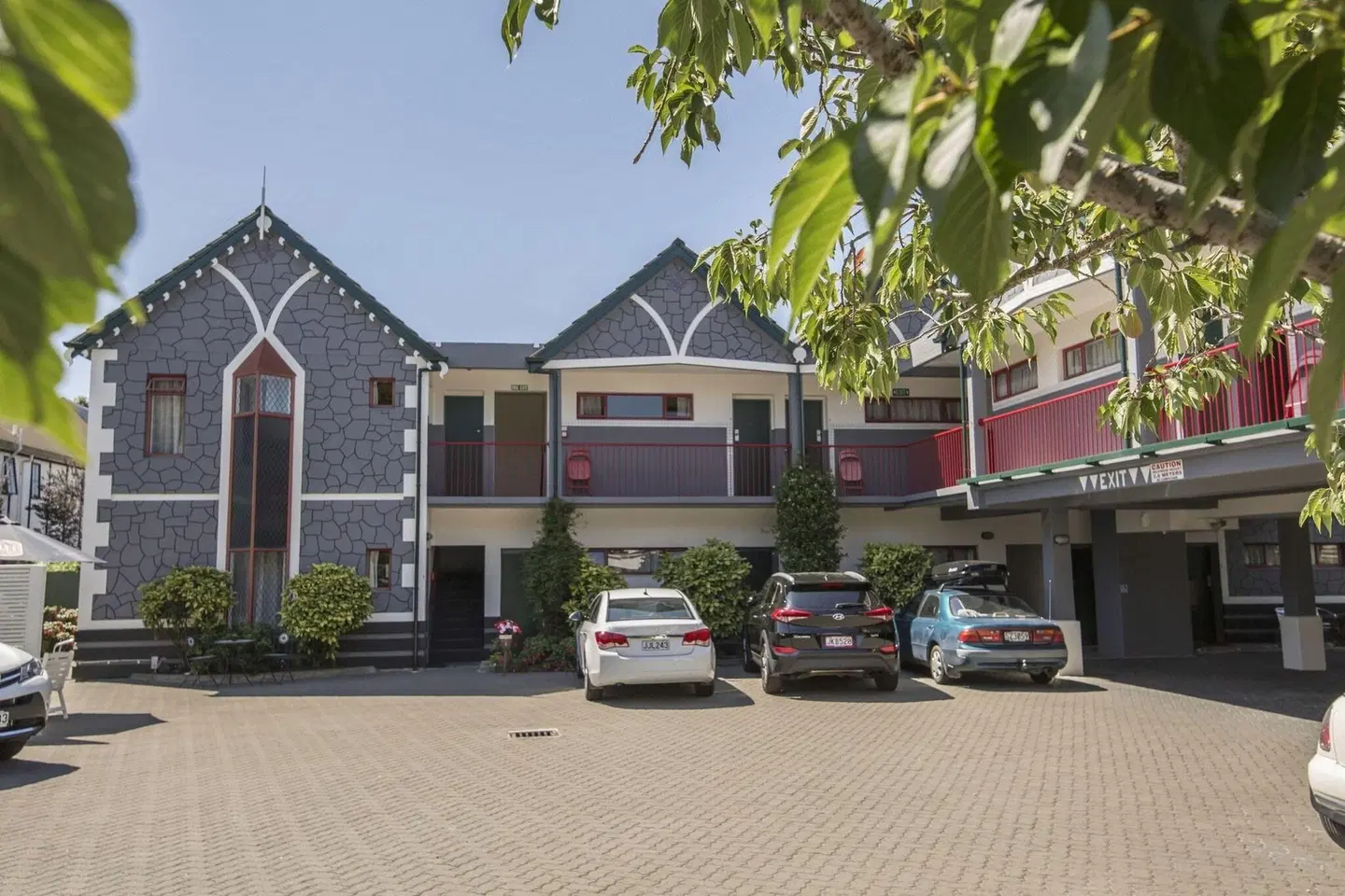 Amross Court Motor Lodge EXTERIOR