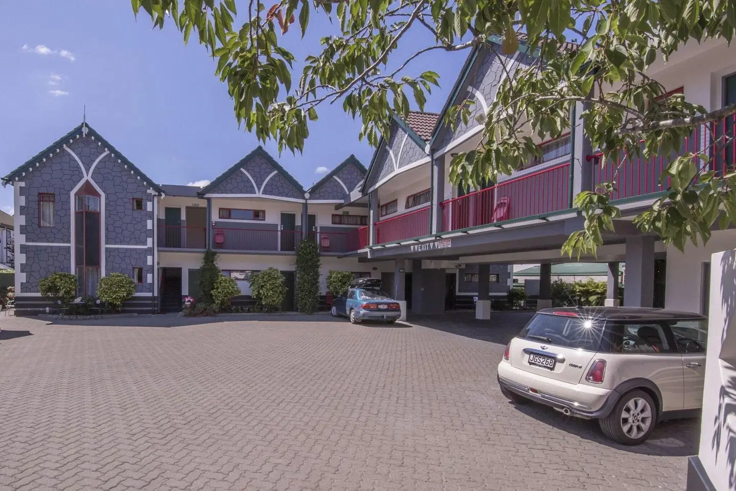 Amross Court Motor Lodge EXTERIOR