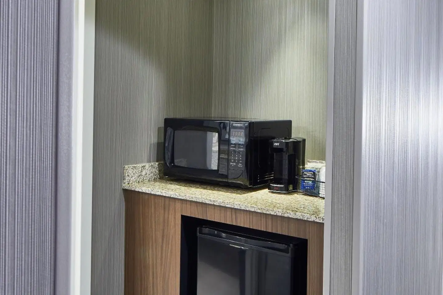 Courtyard by Marriott Albany Thruway ROOM_EXAMPLE