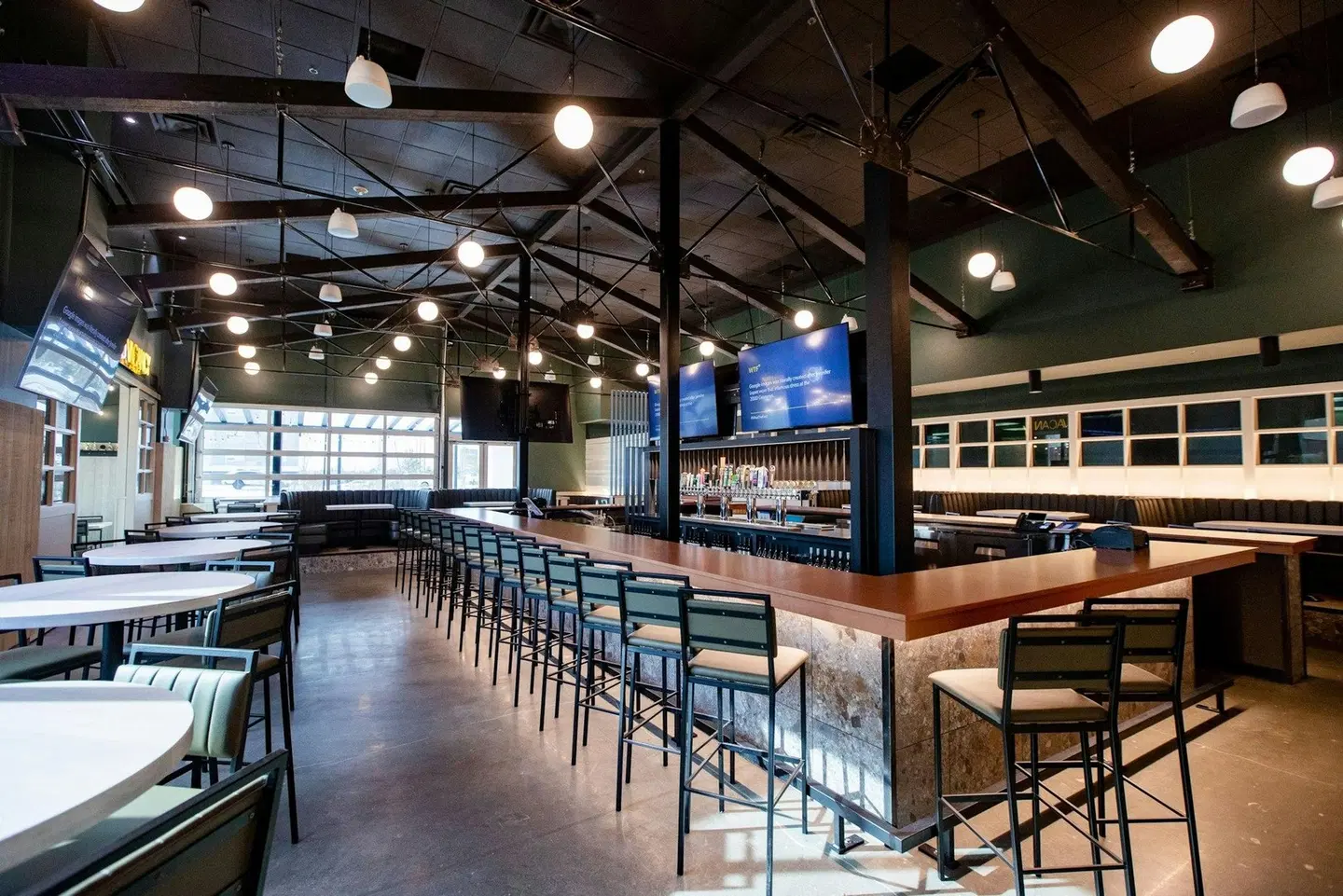 Four Points by Sheraton Edmonton Gateway Bar