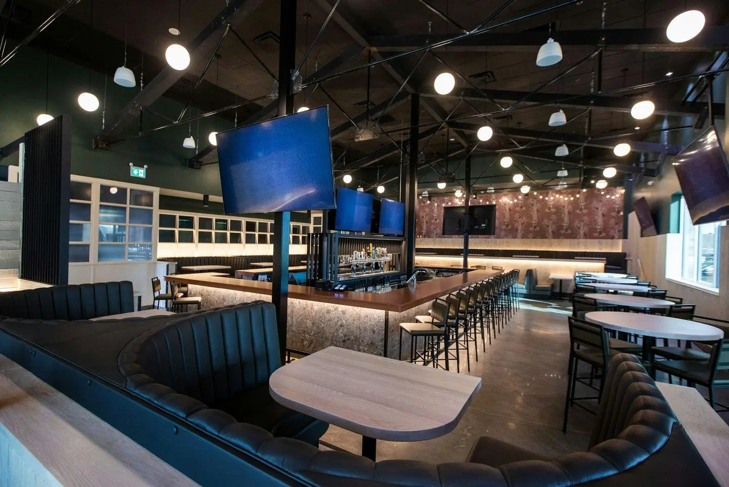 Four Points by Sheraton Edmonton Gateway Bar