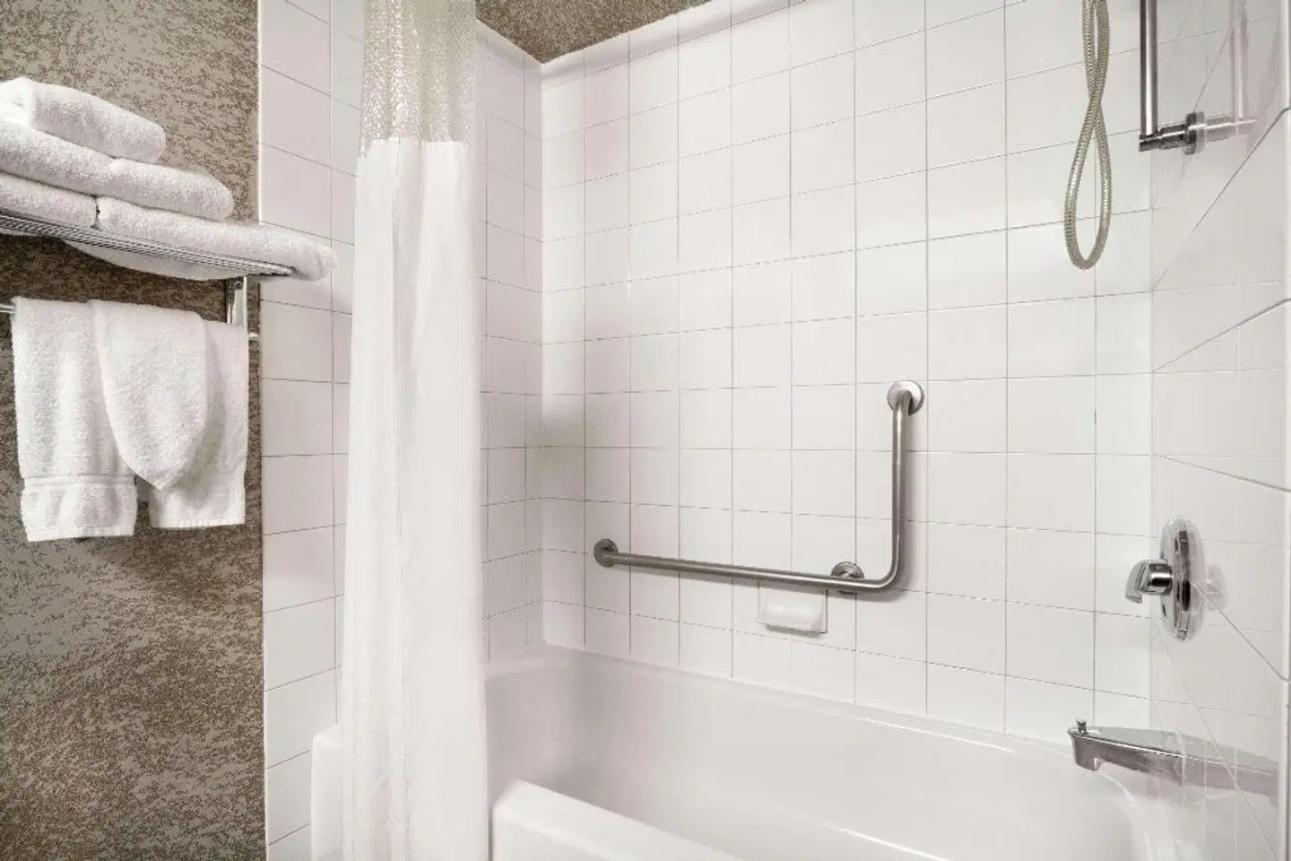 Prairie Crest Hotel Calgary Badezimmer