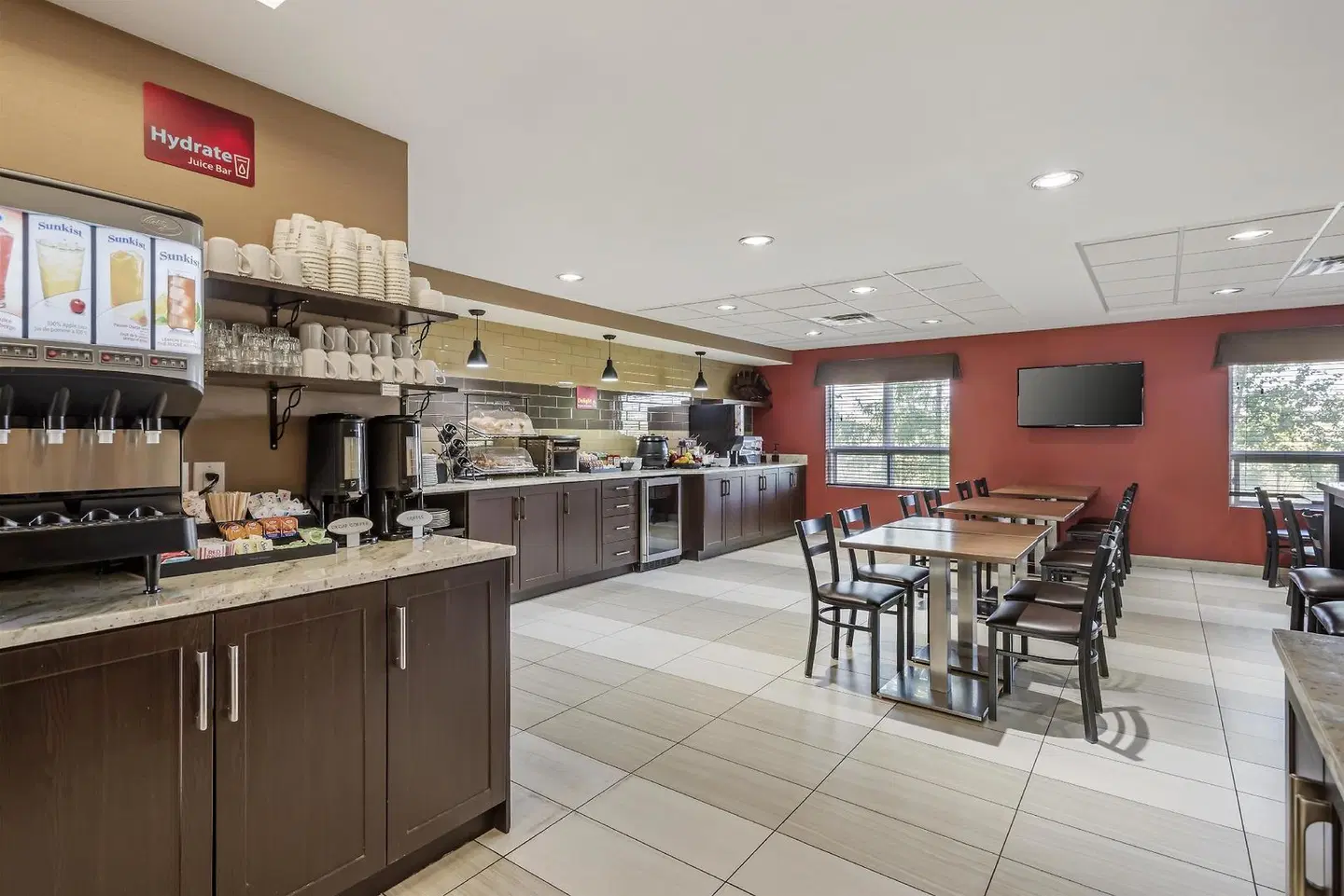 Best Western Plus Red Deer Inn & Suites Bar