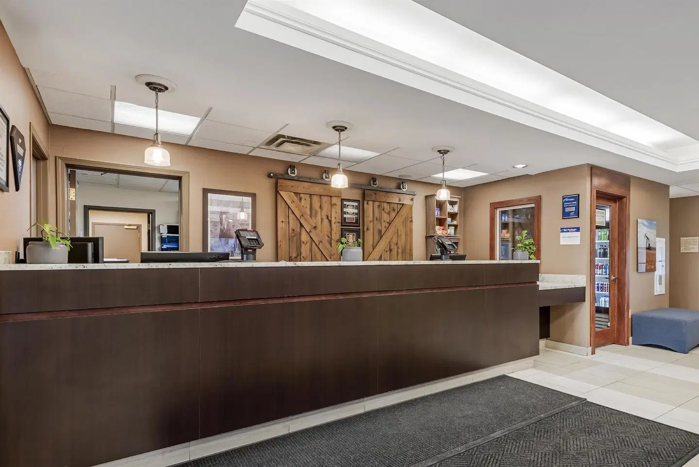 Best Western Plus Red Deer Inn & Suites LOUNGE_LOBBY