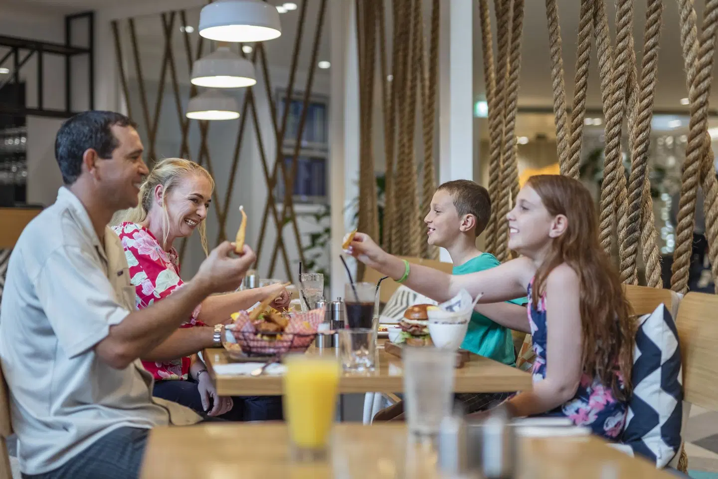Holiday Inn Auckland Airport PEOPLE