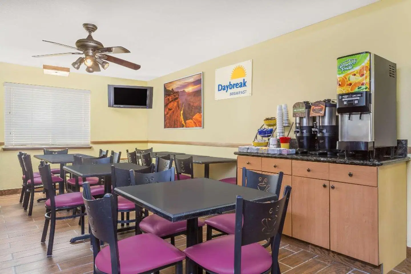 Days Inn by Wyndham Moab Bar