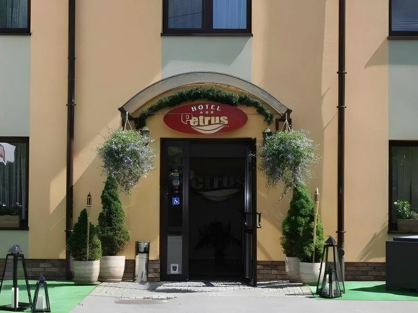 Petrus EXTERIOR
