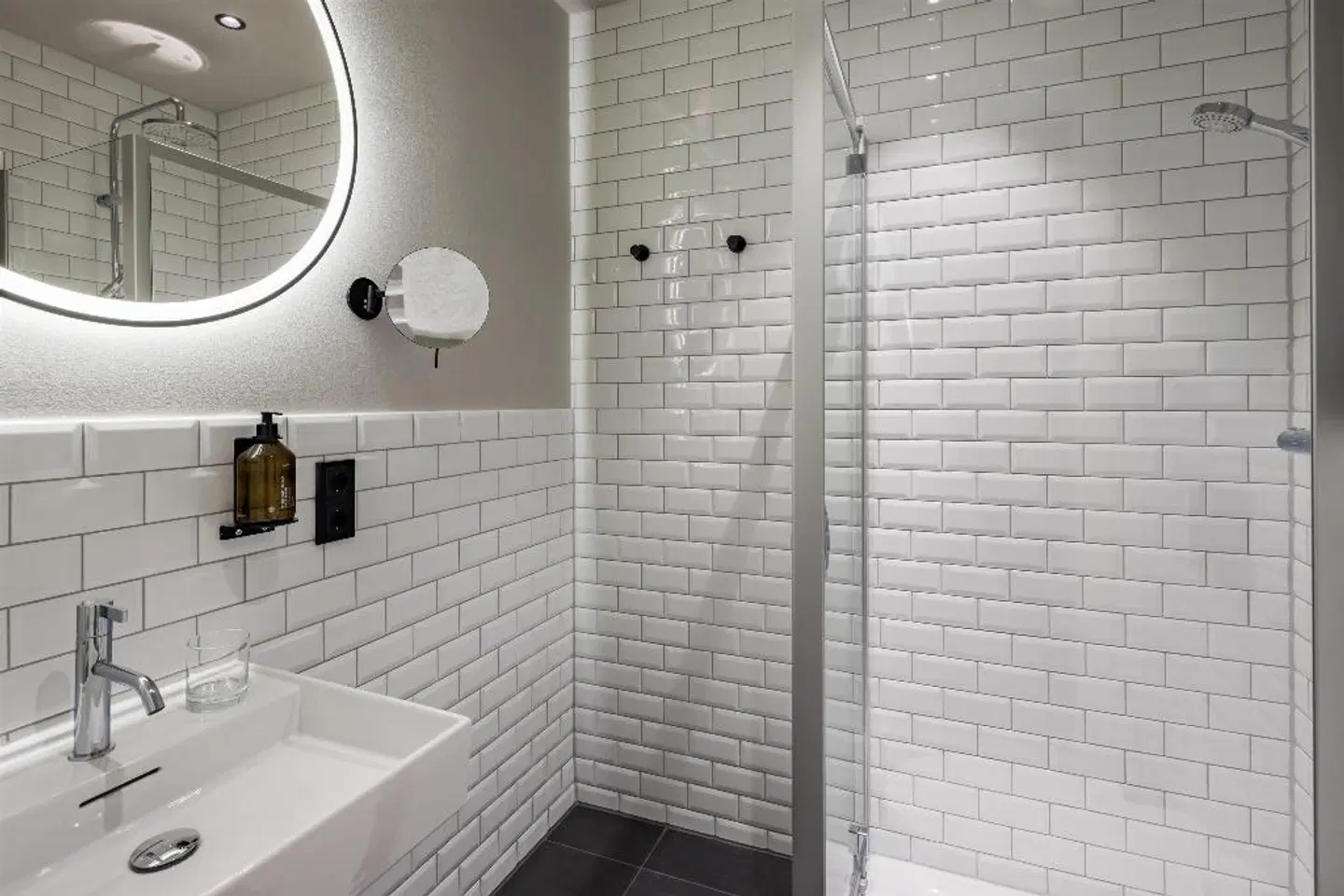 Hotel AMANO Düsseldorf Badezimmer