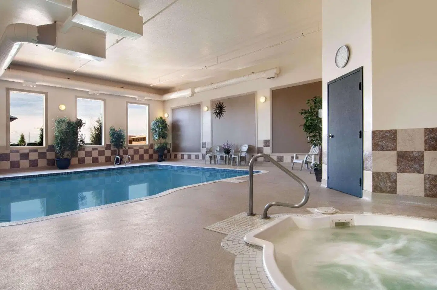 Travelodge Stony Plain Hallenbad