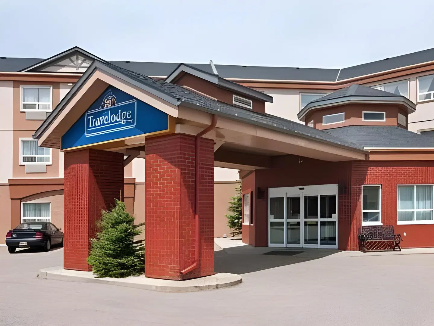 Travelodge by Wyndham Strathmore EXTERIOR