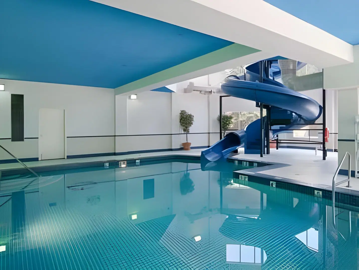 Travelodge by Wyndham Strathmore Hallenbad