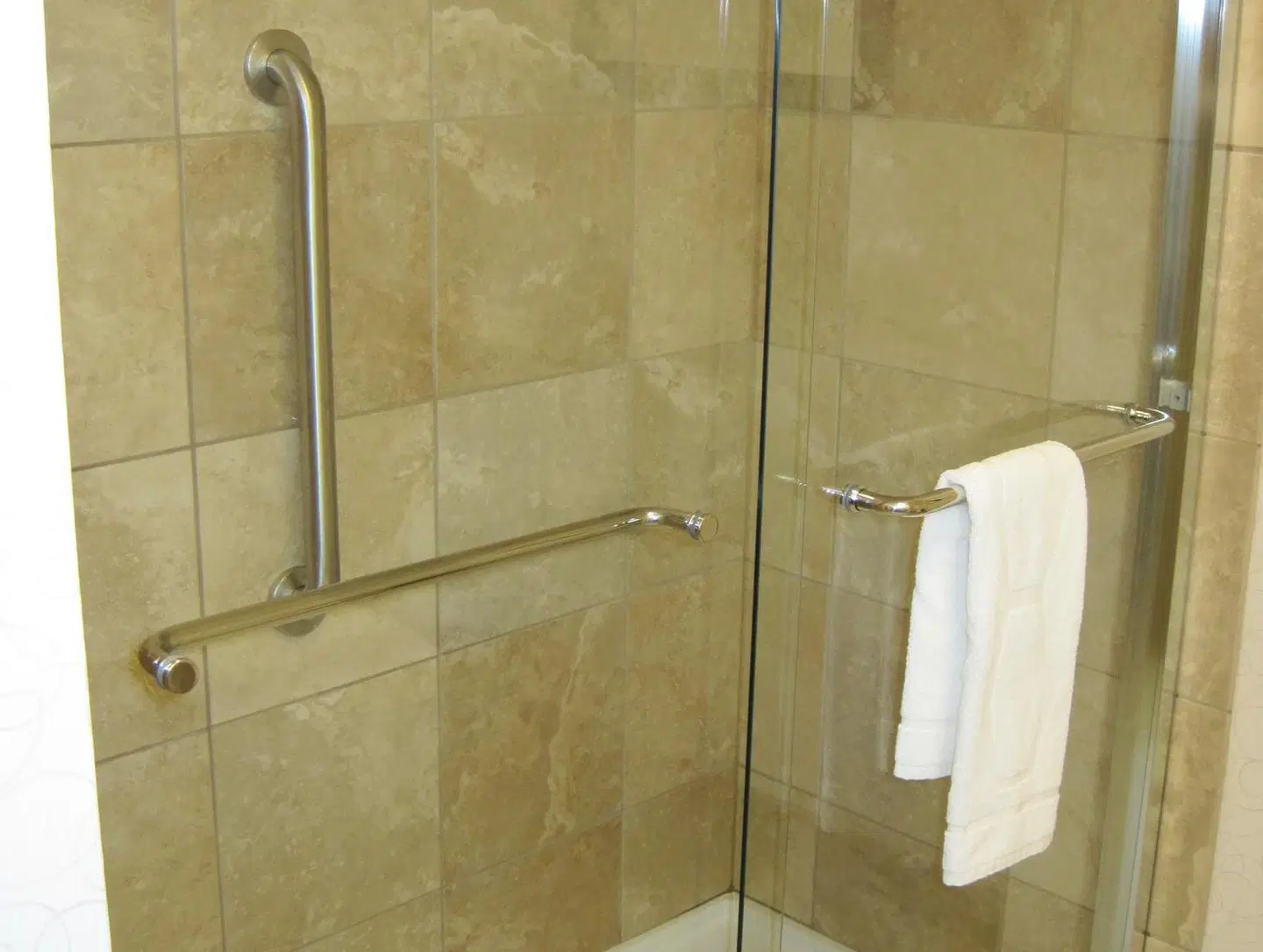 Hampton Inn by Hilton Fort Saskatchewan Badezimmer