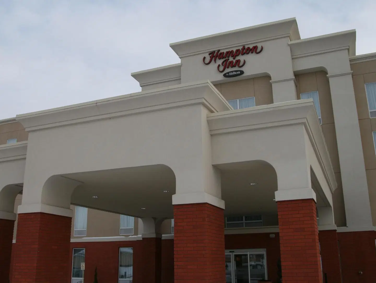 Hampton Inn by Hilton Fort Saskatchewan EXTERIOR