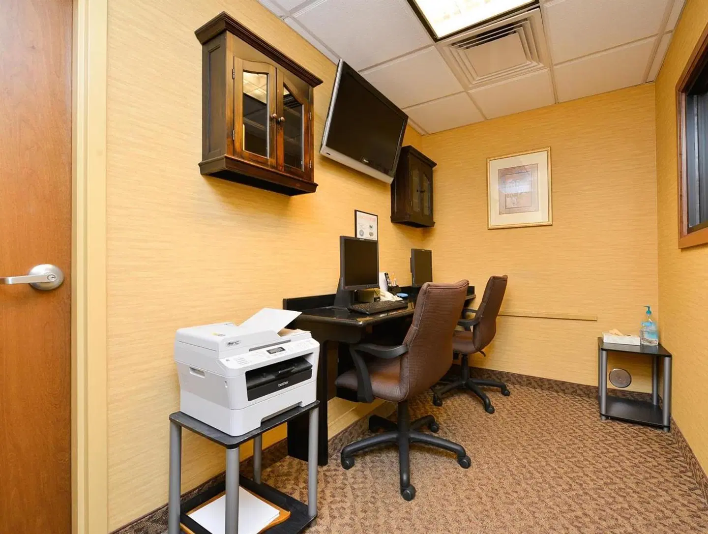 Hampton Inn Utica ROOM_EXAMPLE