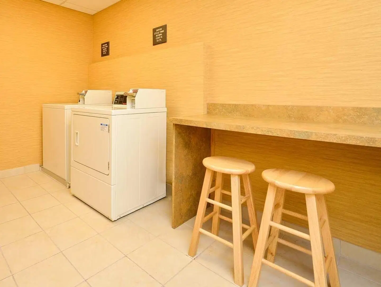 Hampton Inn Utica ROOM_EXAMPLE