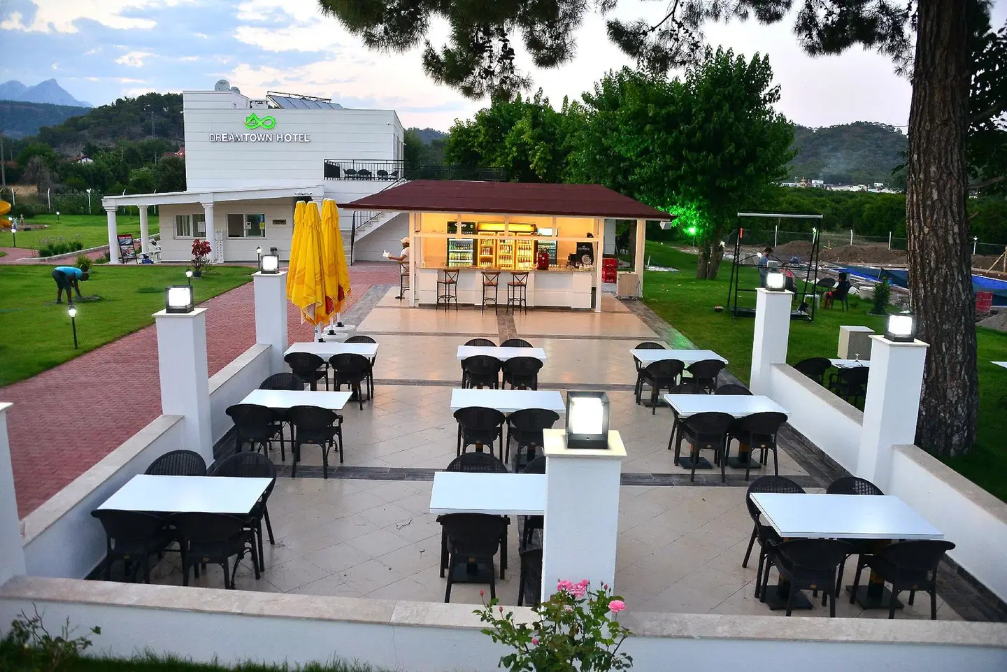 Dream Town Hotel & Restaurant Terrasse