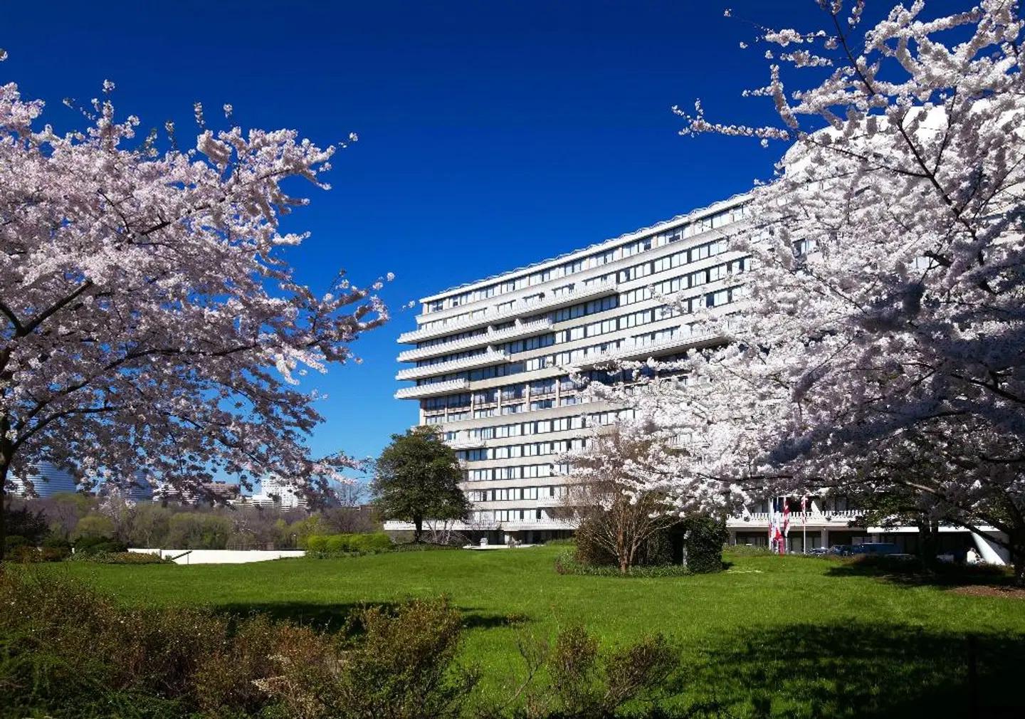 The Watergate Hotel EXTERIOR