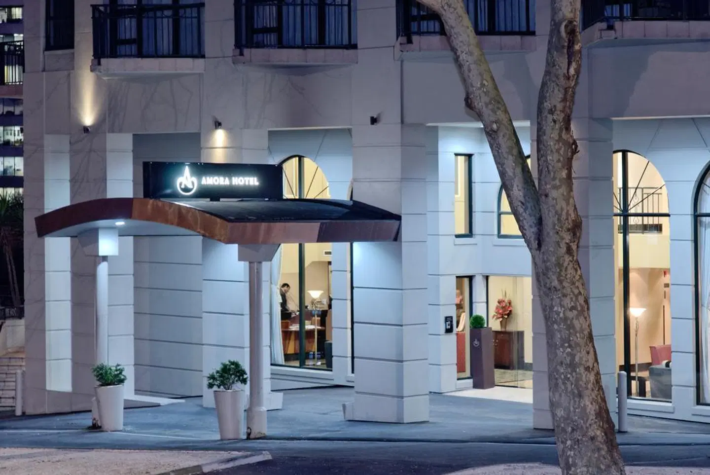 Parkside Hotel & Apartments EXTERIOR