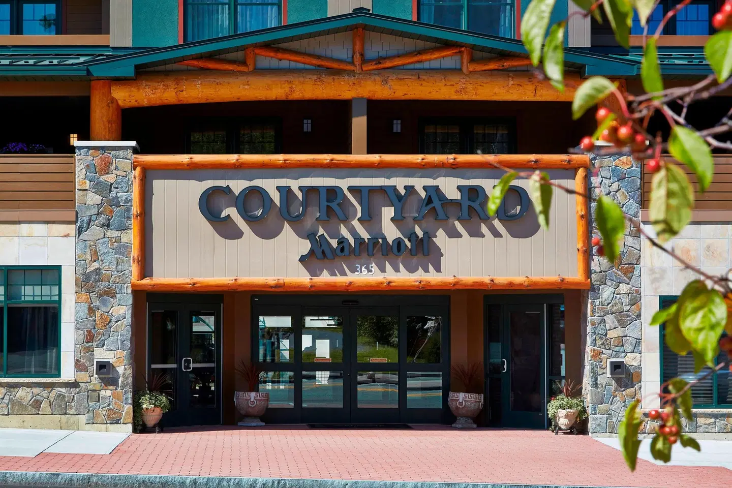 Courtyard by Marriott Lake George EXTERIOR