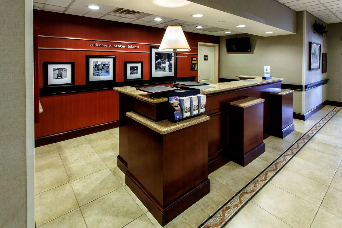 Hampton Inn & Suites Staten Island LOUNGE_LOBBY