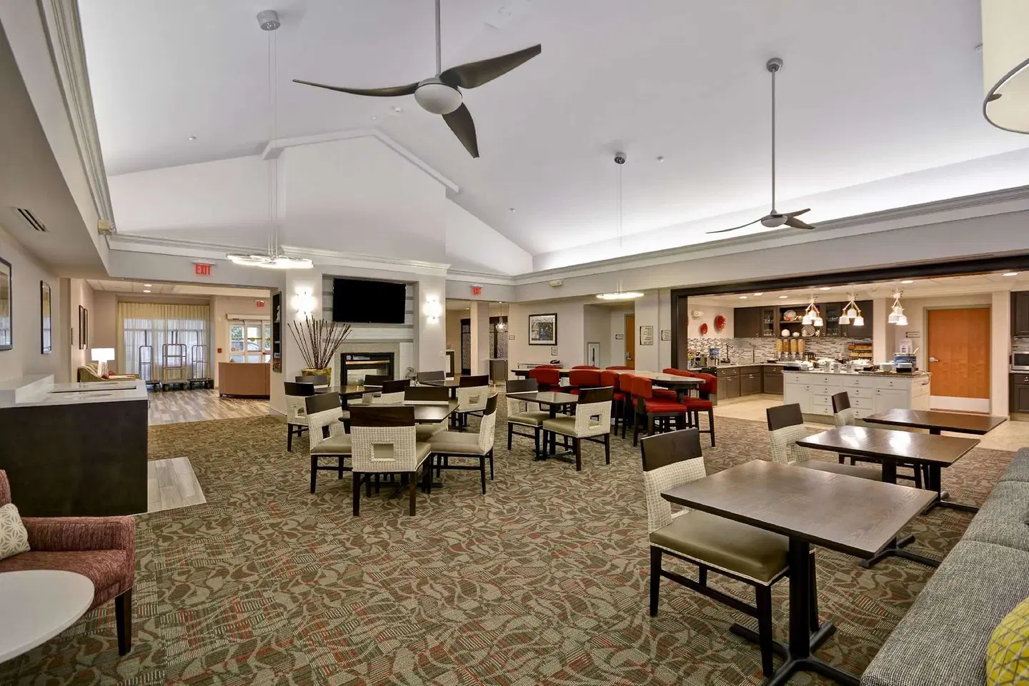 The Homewood Suites by Hilton Ithaca LOUNGE_LOBBY
