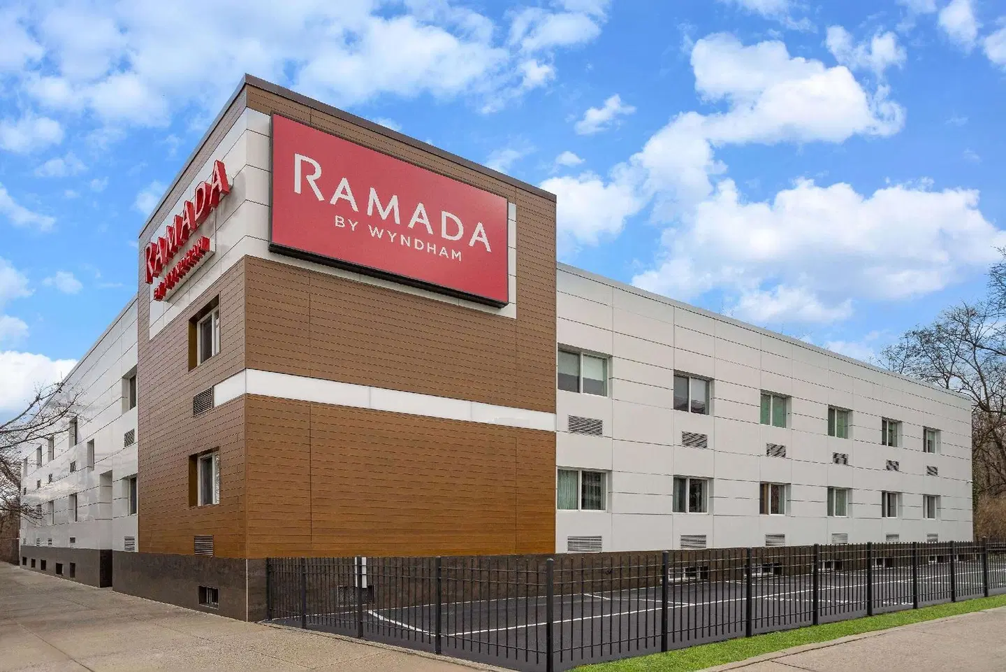 Ramada by Wyndham Bronx EXTERIOR