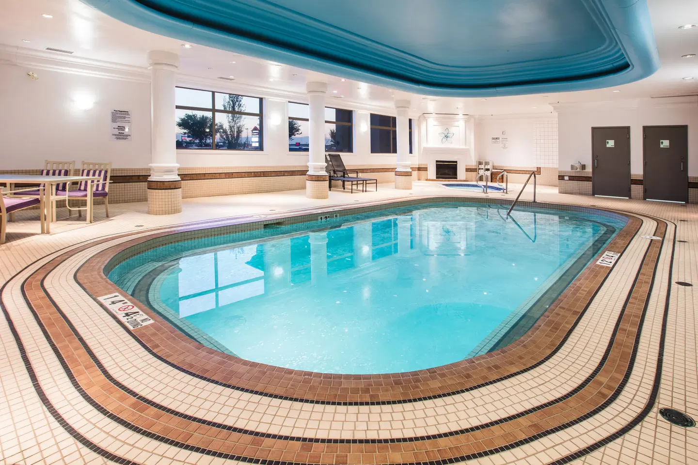 Holiday Inn & Suites Grande Prairie-Conference Ctr by IHG Hallenbad