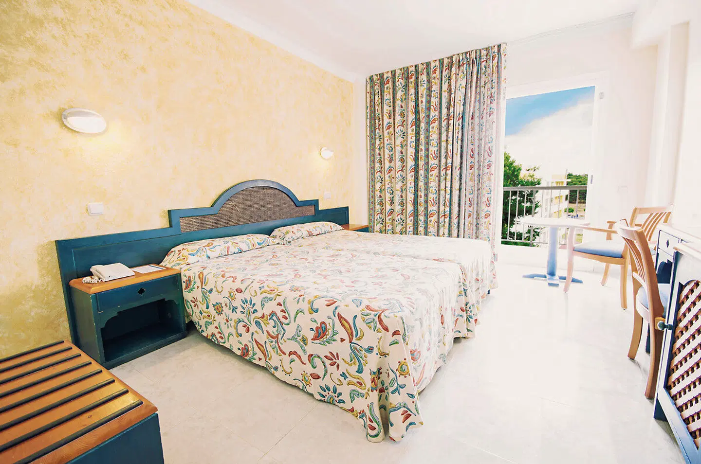 Coral Beach by LLUM ROOM_EXAMPLE