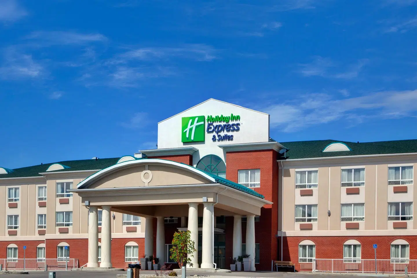Holiday Inn Express & Suites Hinton by IHG EXTERIOR