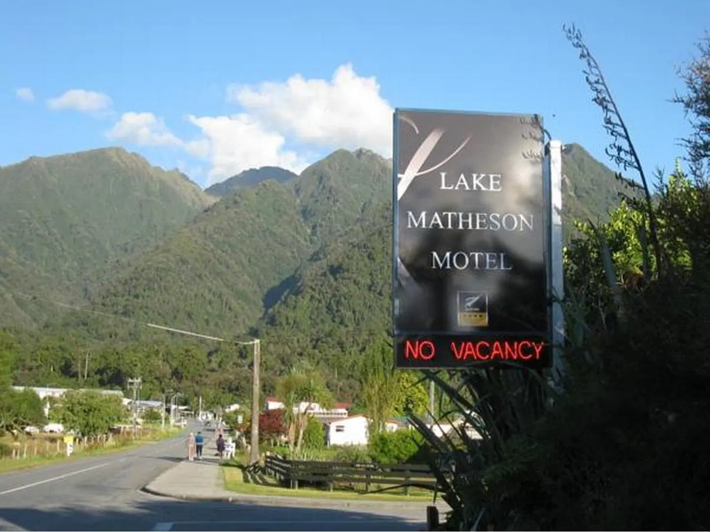 Lake Matheson Motel EXTERIOR