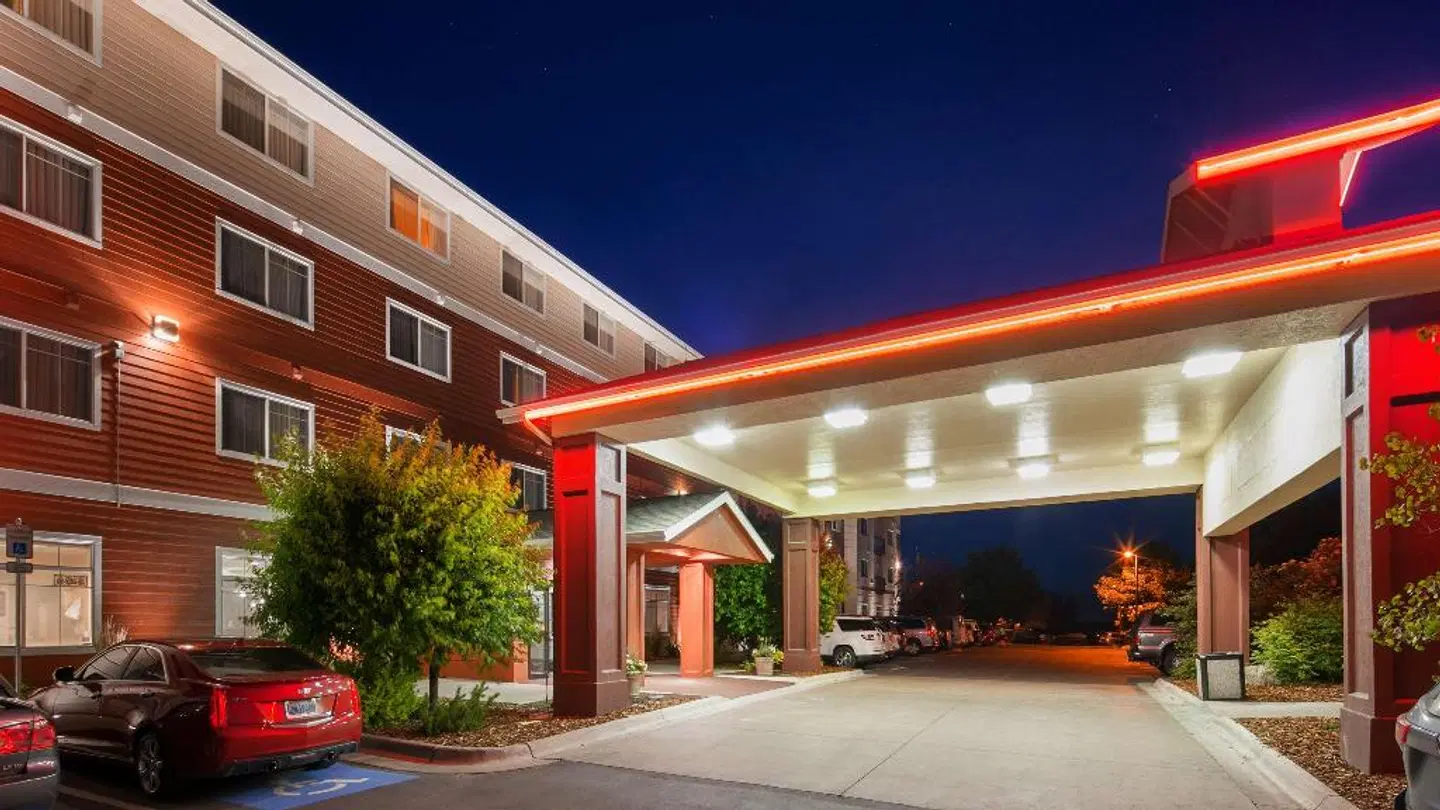 Best Western Plus Grant Creek Inn EXTERIOR
