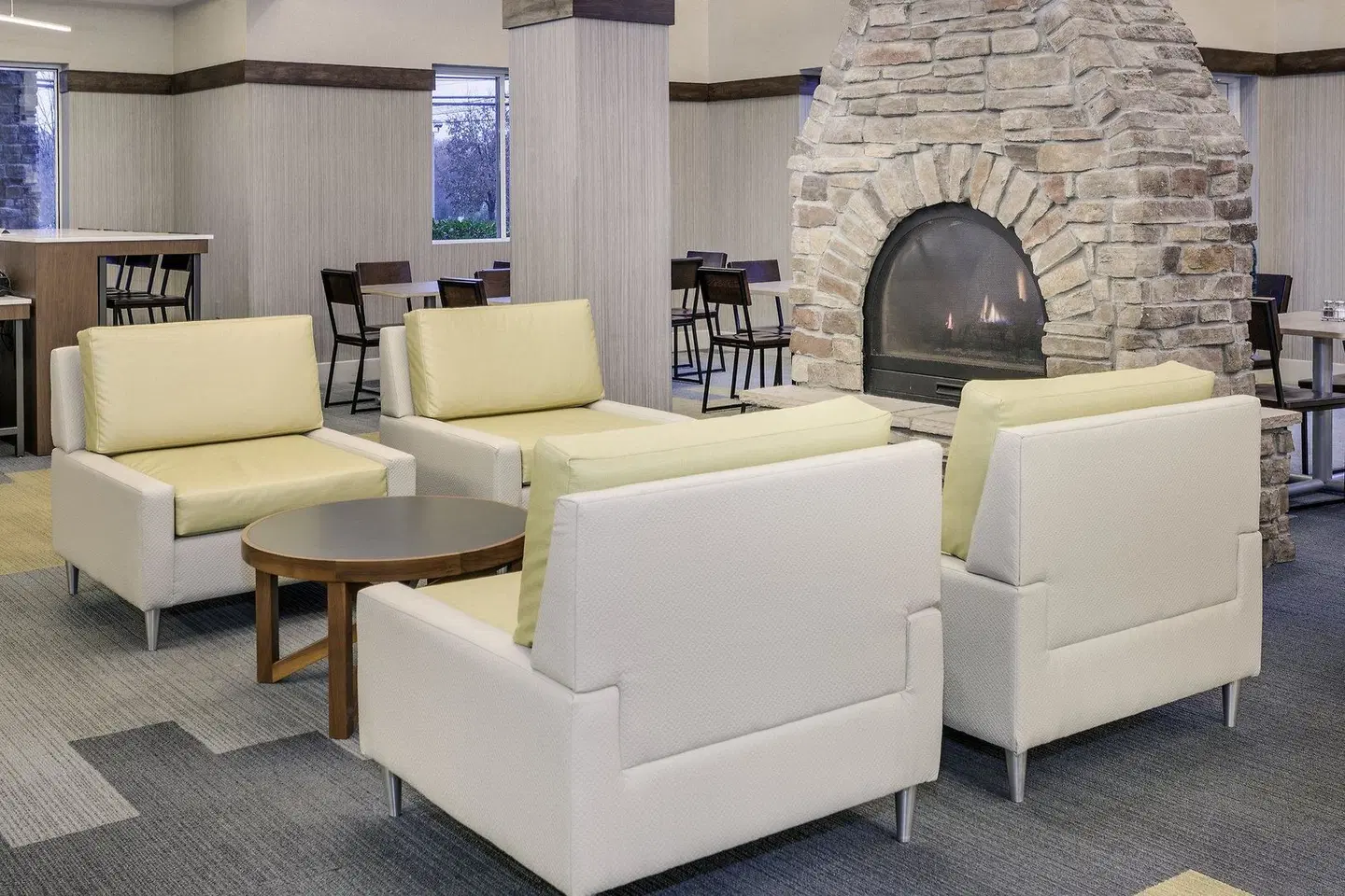 Holiday Inn Express & Suites Long Island-East End by IHG LOUNGE_LOBBY