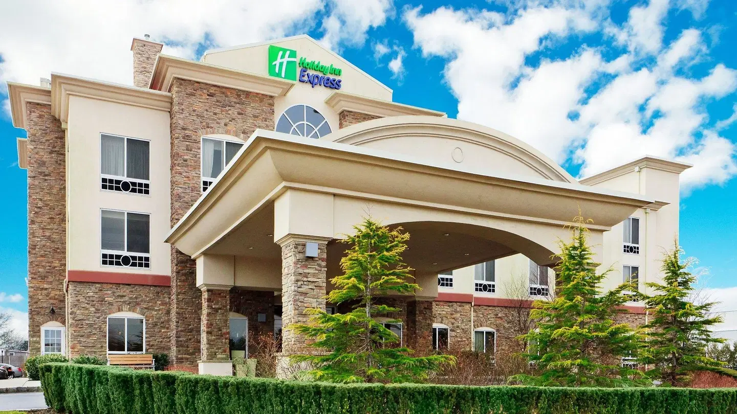 Holiday Inn Express & Suites Long Island-East End by IHG EXTERIOR