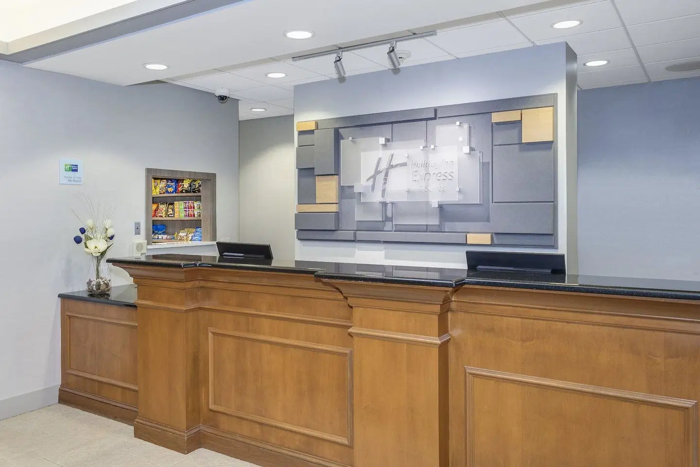 Holiday Inn Express & Suites Long Island-East End by IHG LOUNGE_LOBBY