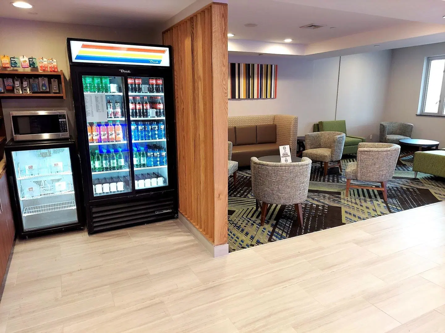 Holiday Inn Express Queens - Maspeth by IHG Bar