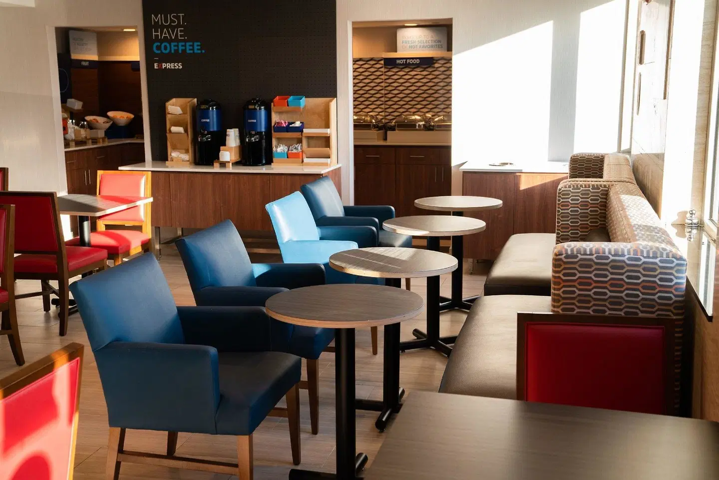 Holiday Inn Express Queens - Maspeth by IHG LOUNGE_LOBBY