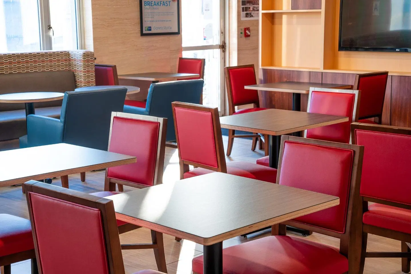 Holiday Inn Express Queens - Maspeth by IHG LOUNGE_LOBBY