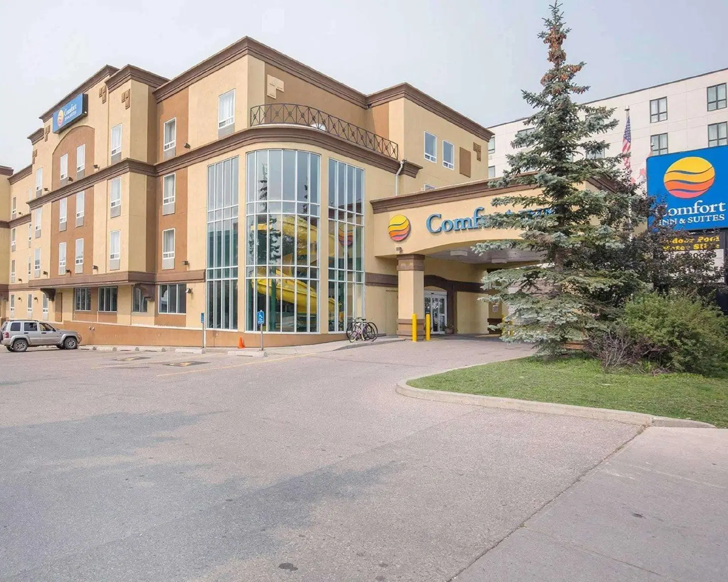 Comfort Inn & Suites University EXTERIOR