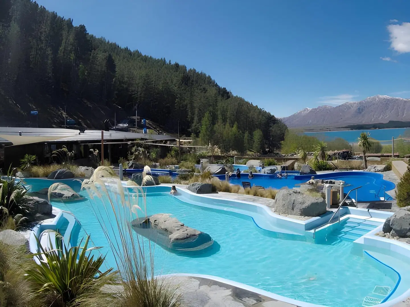 The Mackenzie Suites OUTDOOR_POOL