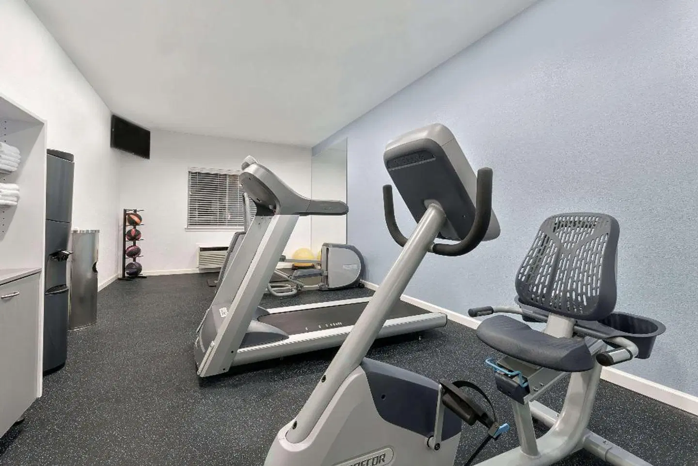 Days Inn & Suites by Wyndham Dallas SPORTS_AND_LEISURE
