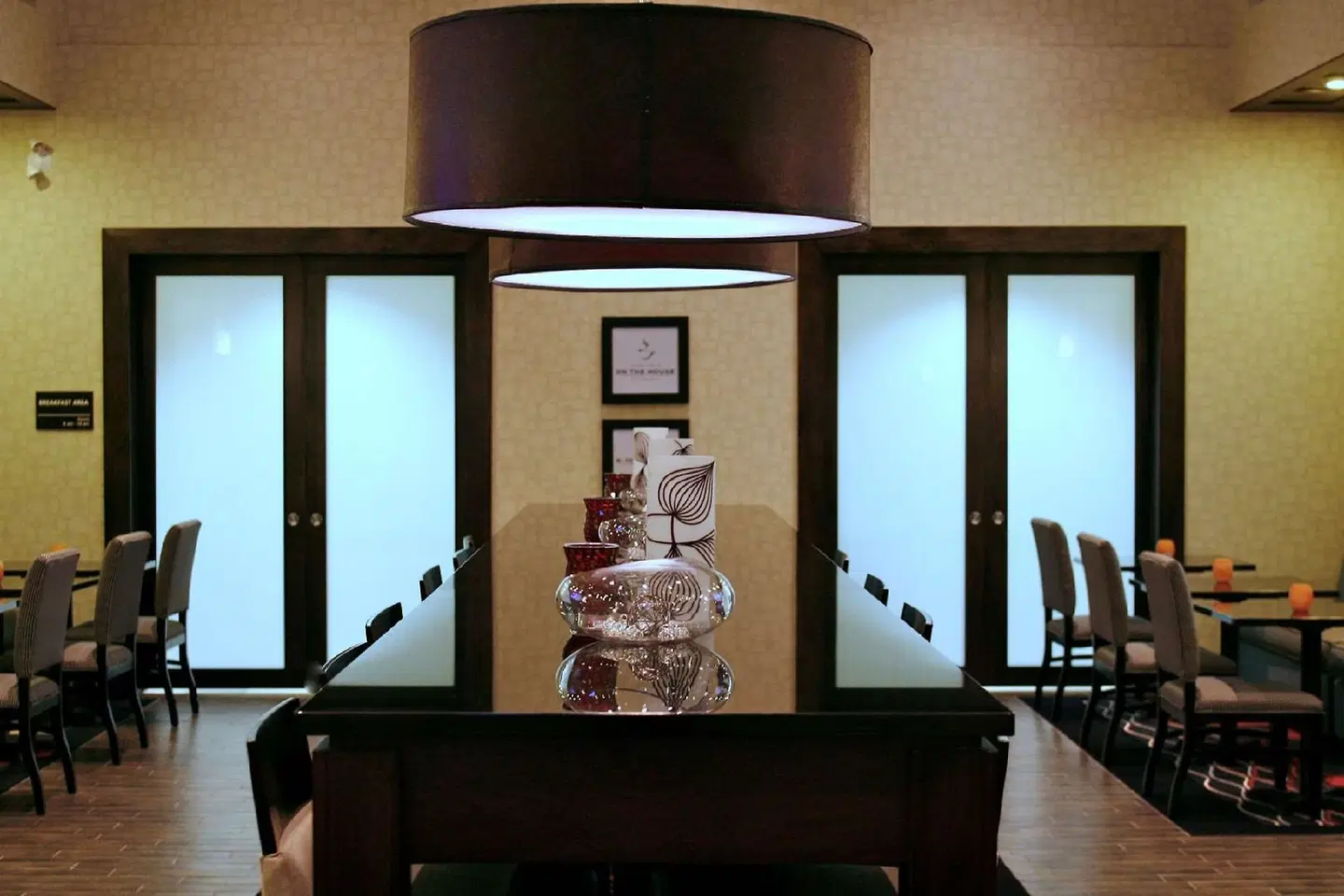 Hampton Inn & Suites by Hilton Red Deer ROOM_EXAMPLE