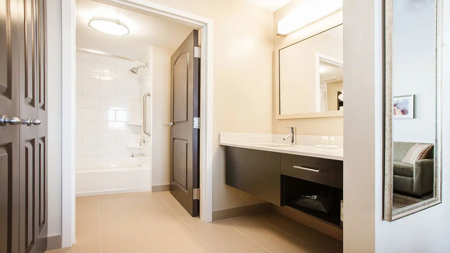 Staybridge Suites West Edmonton by IHG Badezimmer