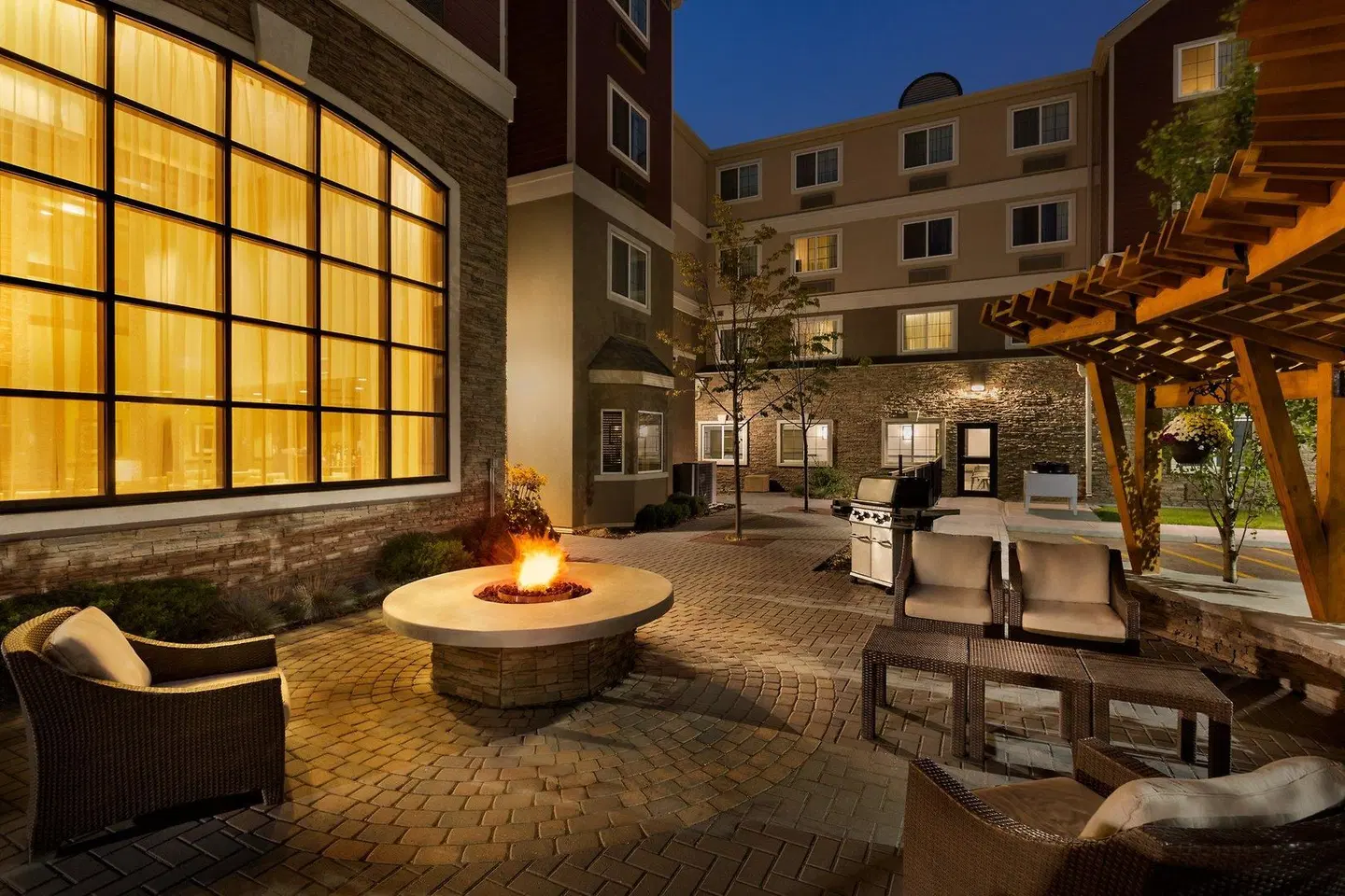 Staybridge Suites West Edmonton by IHG Terrasse