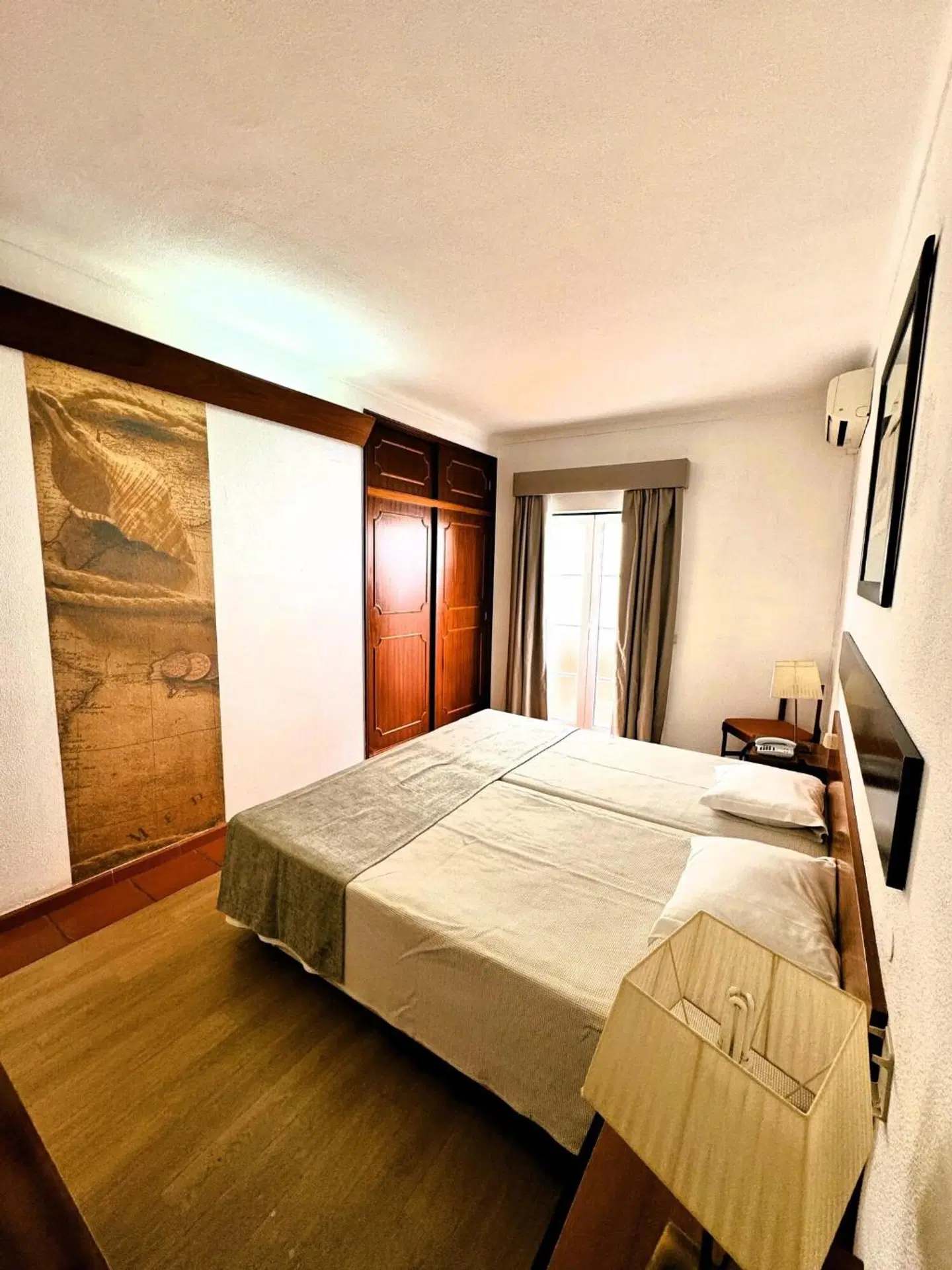 Lagosmar ROOM_EXAMPLE